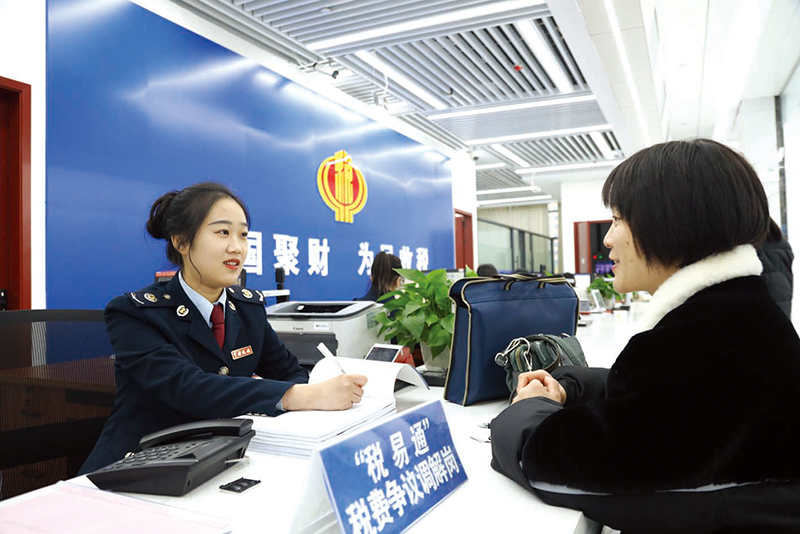 通城税务局展现税收治理新"枫"貌